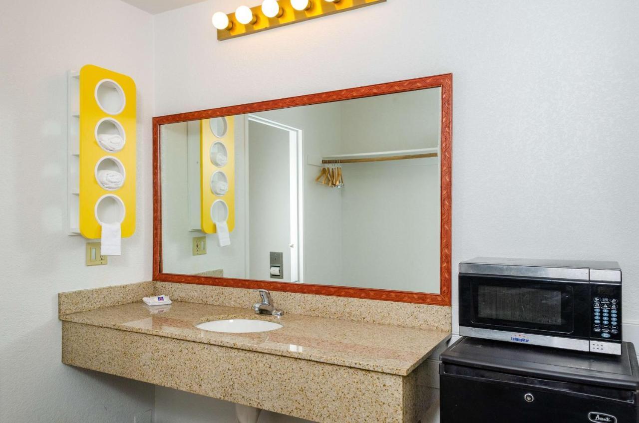 Motel 6 Oakdale, Ca ภายนอก รูปภาพ