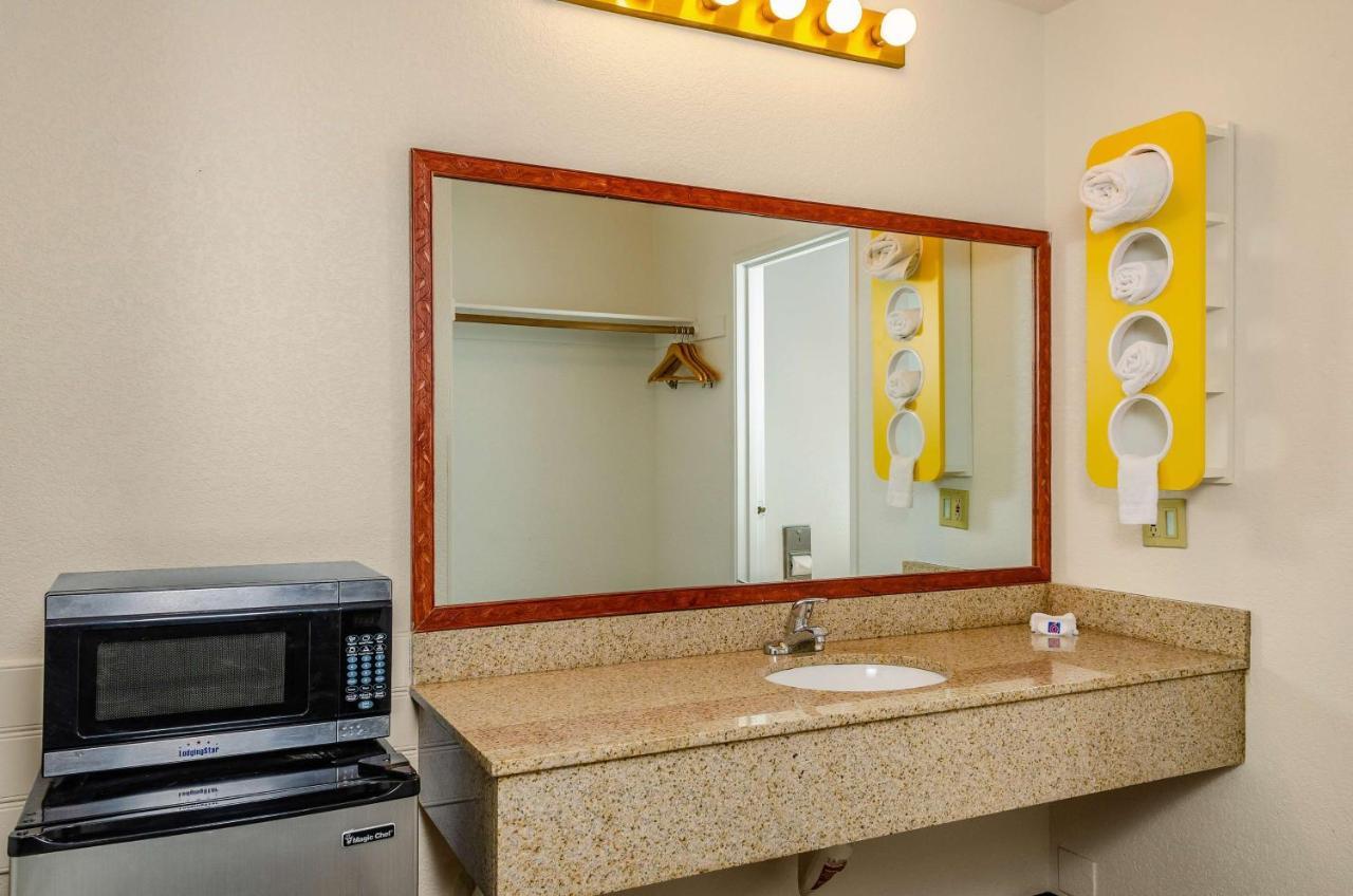 Motel 6 Oakdale, Ca ภายนอก รูปภาพ