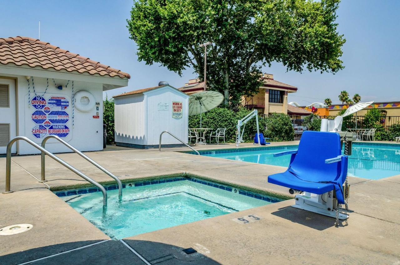 Motel 6 Oakdale, Ca ภายนอก รูปภาพ