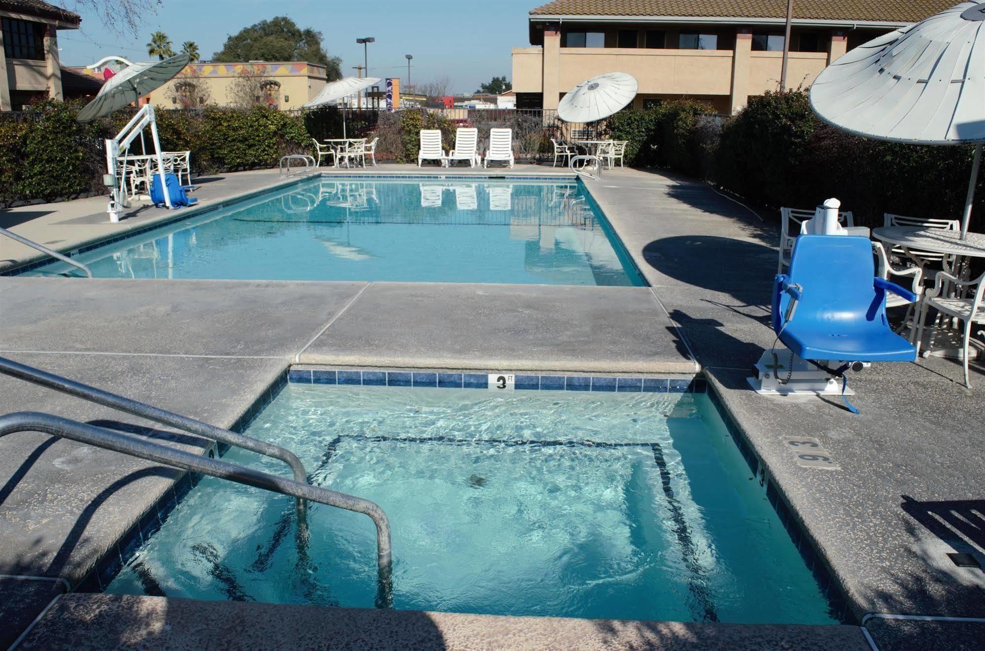 Motel 6 Oakdale, Ca ภายนอก รูปภาพ